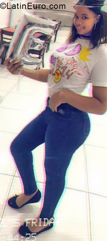Date this delightful Dominican Republic girl Eilin from Santo Domingo DO33997