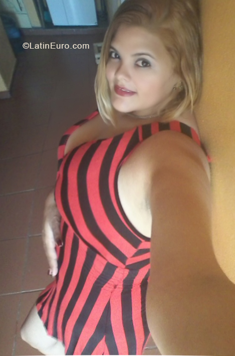 Date this sultry Dominican Republic girl Yudith from Santo Domingo Este DO34015