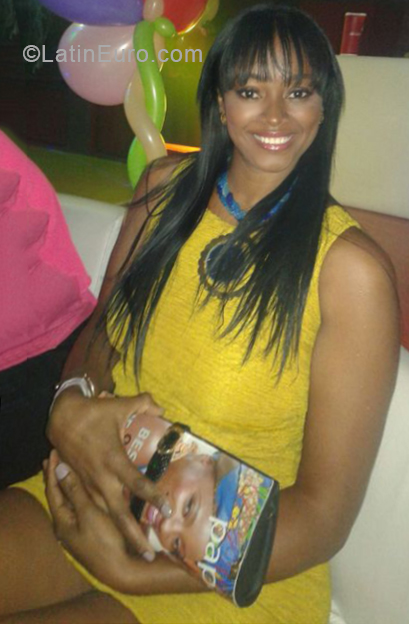 Date this attractive Colombia girl Yenny from Cali CO24902