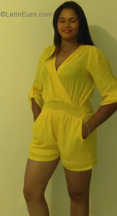 Date this good-looking Dominican Republic girl Alba from Higuey DO34021