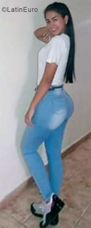 Date this charming Venezuela girl Melanni Gil from Caracas VE2143