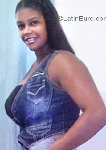 Date this happy Colombia girl Diana from Cali CO24917