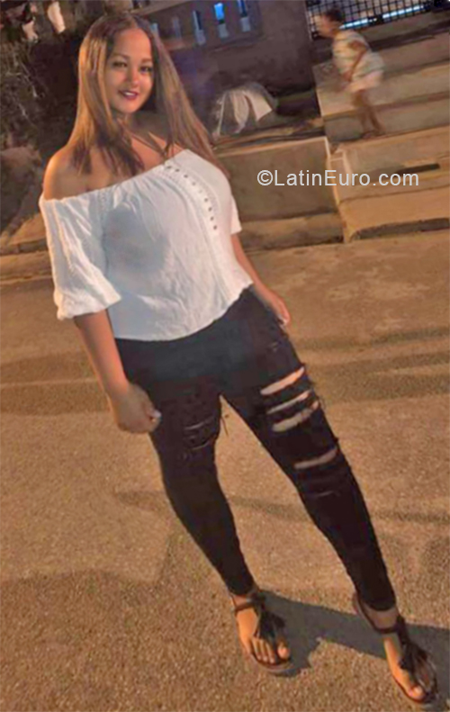 Date this fun Dominican Republic girl Carolyn from Puerto Plata DO34032