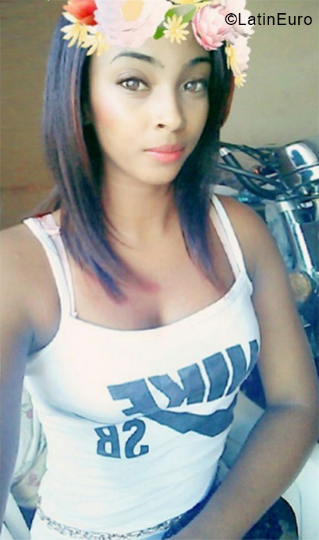 Date this happy Dominican Republic girl Vianely from Santiago DO34034