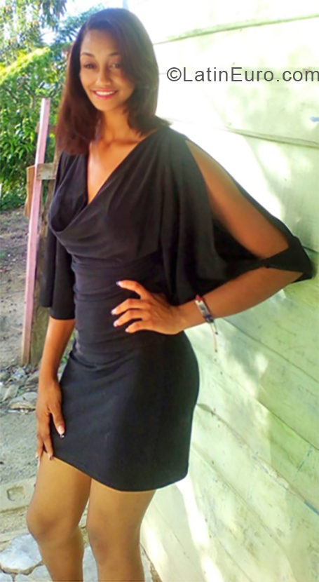 Date this attractive Dominican Republic girl Maria from Satiago DO34035