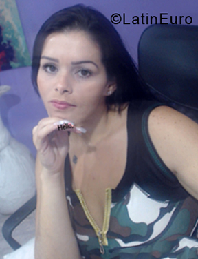 Date this attractive Colombia girl Yolimar from Floridablanca CO24942