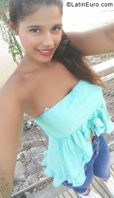 Date this hard body Colombia girl Laura from Ibaque CO24943