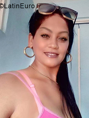 Date this charming Cuba girl Leonor from Guantanamo CU484