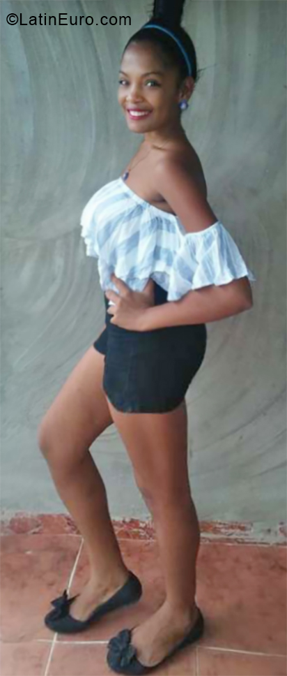 Date this good-looking Dominican Republic girl Rosa from Hato Mayor Del Rey DO34092