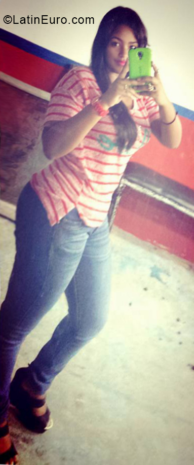 Date this delightful Dominican Republic girl Winy from Santo Domingo DO34118