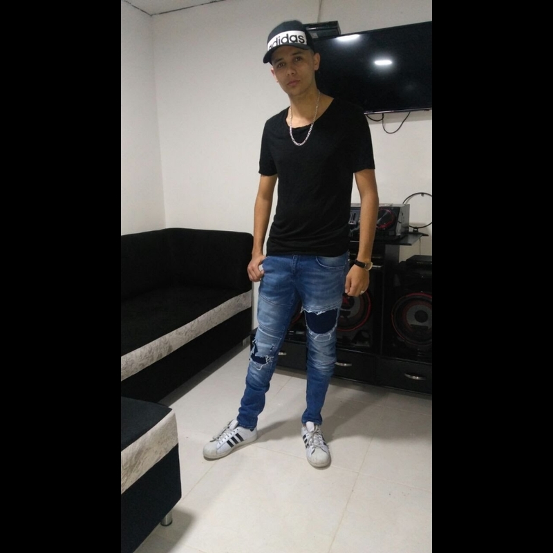Date this funny Colombia man Braian from Pereira CO25009