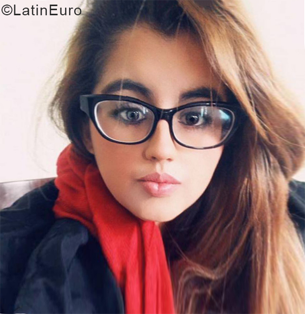 Date this delightful Colombia girl Luna from Medellin CO25083