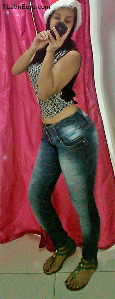 Date this georgeous Venezuela girl Roselin from Valencia VE2215