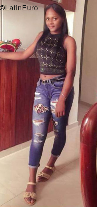 Date this gorgeous Dominican Republic girl Yilenny from Santo Domingo DO34310