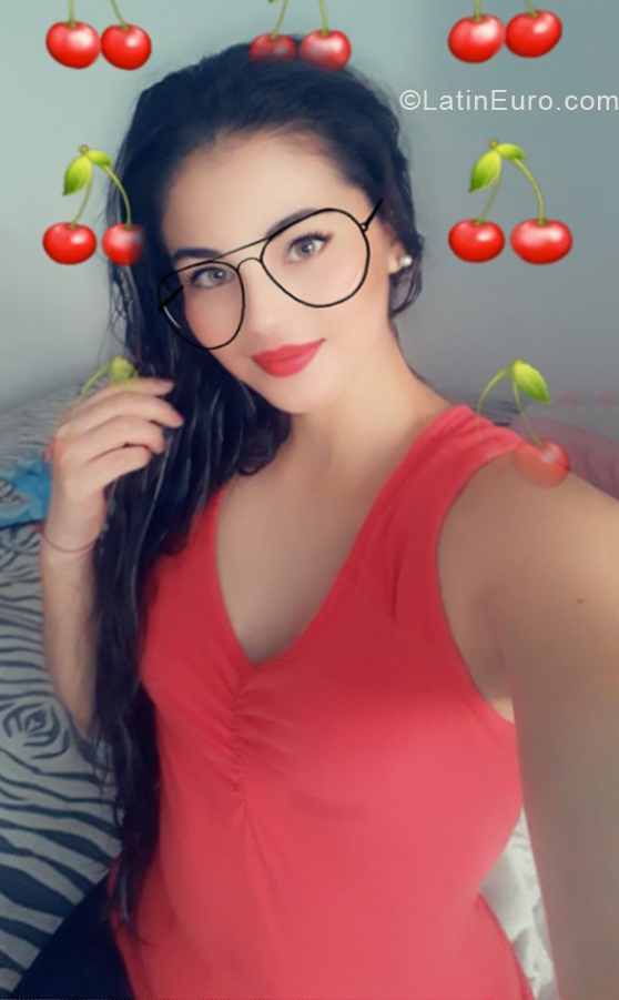 Date this good-looking Colombia girl Vanessa from Bogota CO25110
