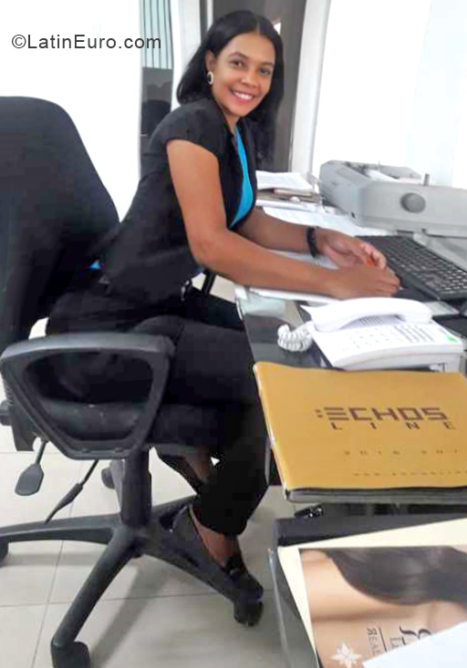 Date this passionate Dominican Republic girl Cris from Santo Domingo DO34327