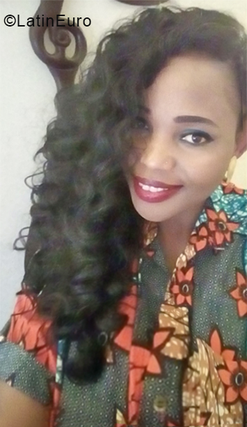 Date this cute France girl Zayana from Vous pouvez continuer sans région FR300