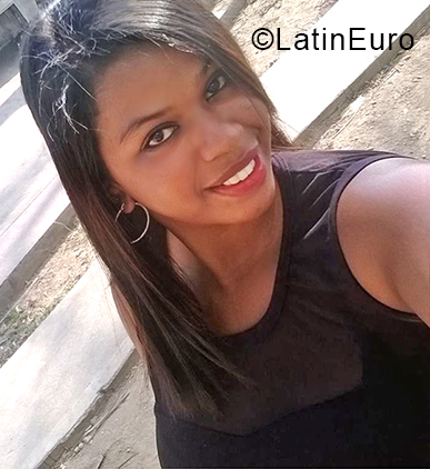 Date this happy Venezuela girl Leidy from Caracas VE3962