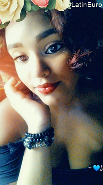 Date this nice looking Dominican Republic girl Jatna from Santo Domingo DO34384