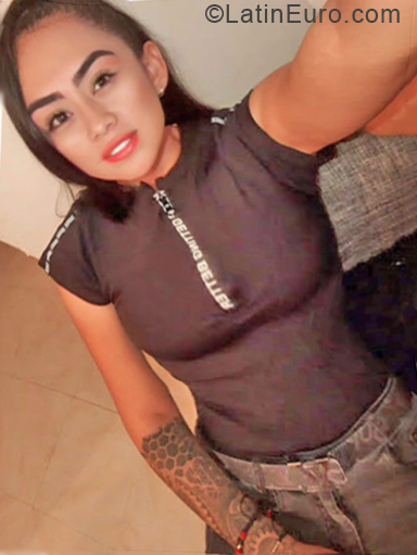 Date this sensual Colombia girl Alexa from Cali CO25148