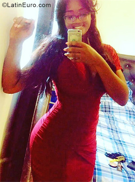 Date this gorgeous Dominican Republic girl Edyleyni from Santo Domigo DO34393