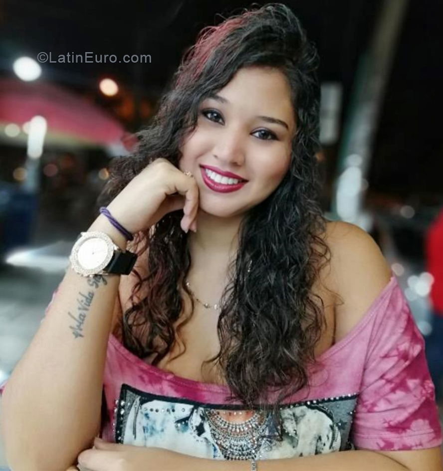 Date this nice looking Colombia girl Colombiana from Medellin CO25156