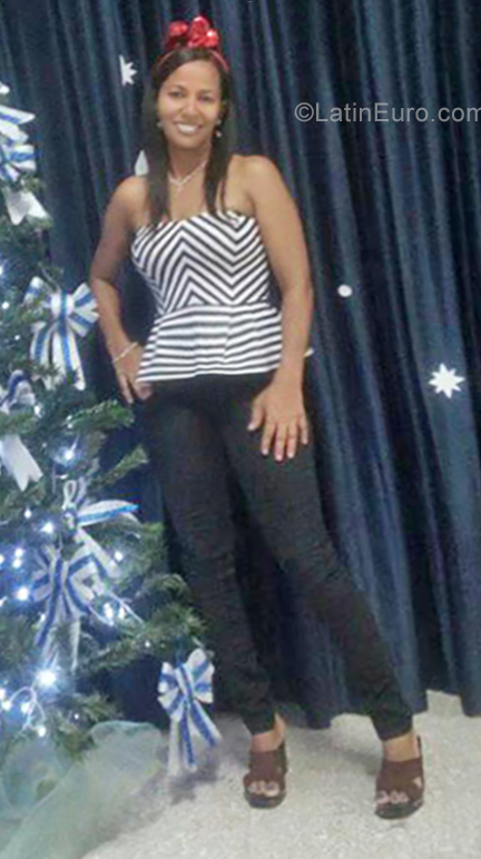Date this stunning Dominican Republic girl Ofelia from Santiago DO34415