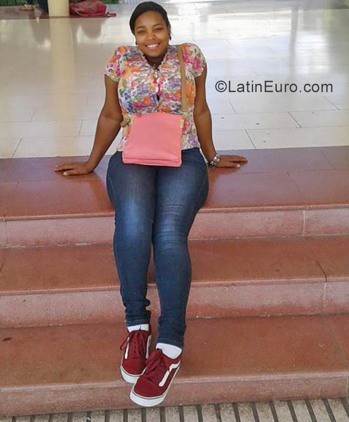 Date this beautiful Dominican Republic girl Rosanyela from Santo Domingo DO34460