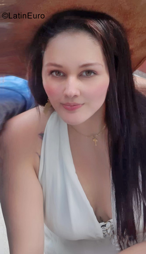 Date this exotic Colombia girl Daniela from Neiva CO25196