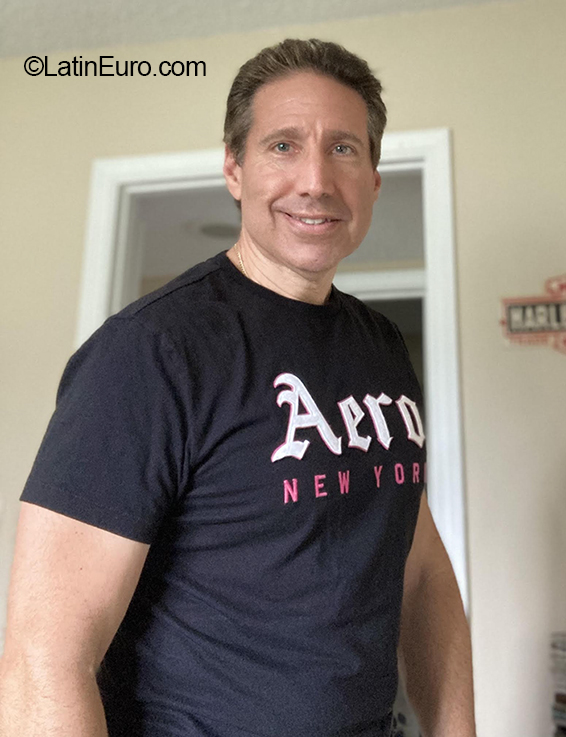 Date this georgeous United States man Dave from Tallahassee US19890