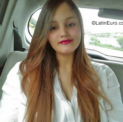 Date this voluptuous Dominican Republic girl Leonilis from Santo Domingo DO34507