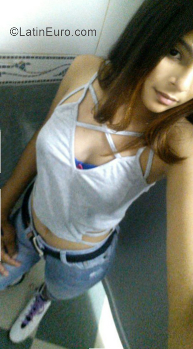 Date this voluptuous Dominican Republic girl Deishia from Santiago De Los Caballeros DO34515