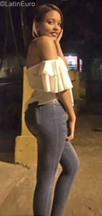 Date this pretty Dominican Republic girl Emily from Santiago DO34528