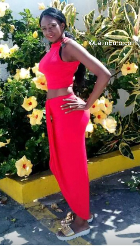 Date this happy Colombia girl Nohemi from Cali CO26118
