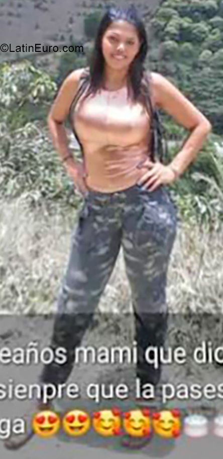 Date this pretty Venezuela girl Yorsit from Caracas VE2297