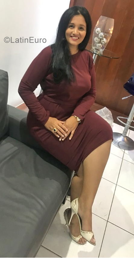 Date this attractive Dominican Republic girl Tamara from Santo Domingo DO34560