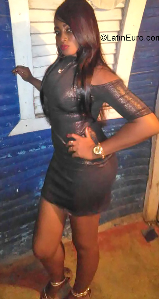 Date this voluptuous Dominican Republic girl Evelin from Santo Domingo DO34568