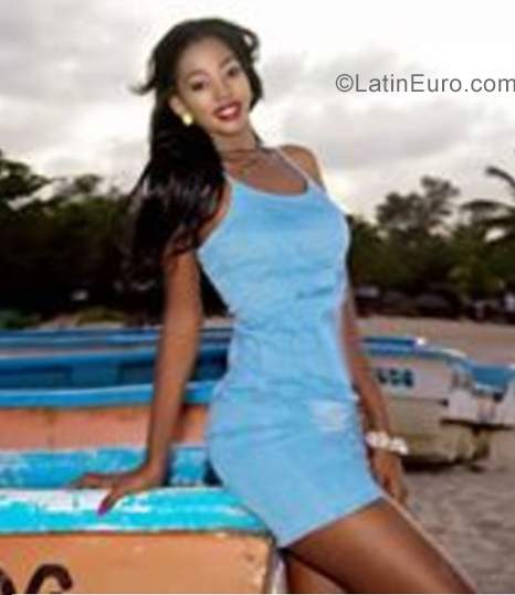 Date this sensual Dominican Republic girl Sophie from Punta Cana DO34586