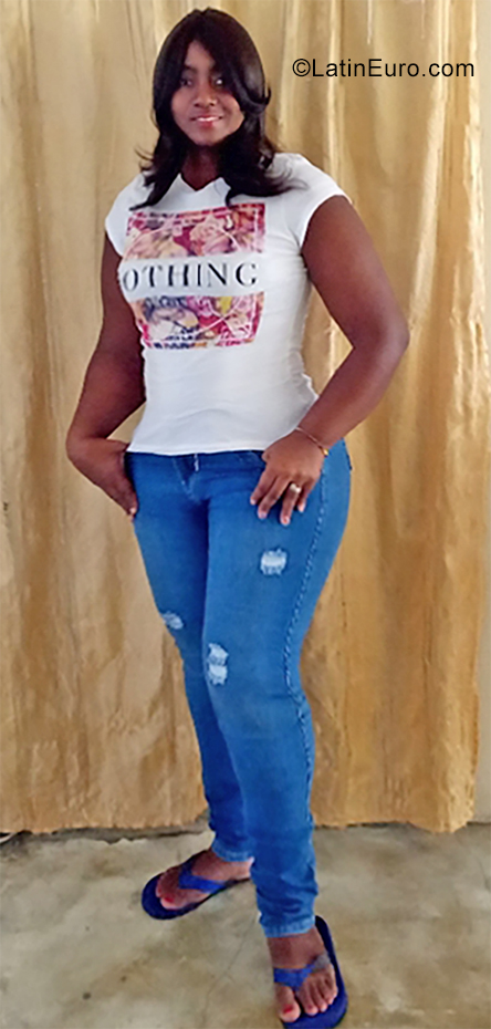 Date this cute Colombia girl Andrea from Cali CO25659
