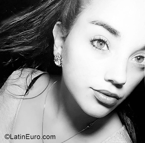 Date this lovely Argentina girl Abril from Cordoba AR190