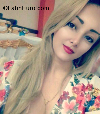 Date this good-looking Ecuador girl Alexa from Esmeraldas EC322