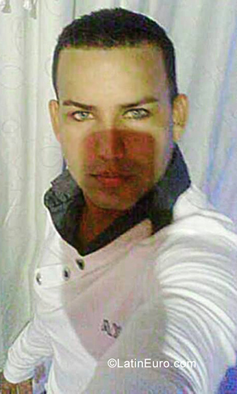 Date this charming Venezuela man Jeunis alejandr from Guayana VE2332