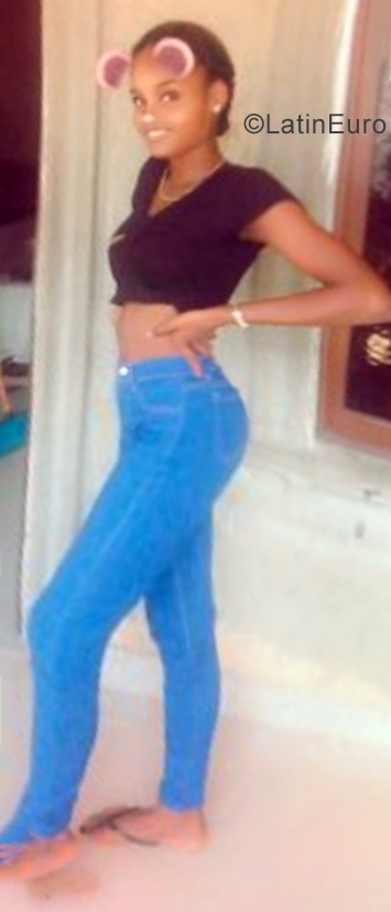Date this exotic Dominican Republic girl Paulina from Santo Domingo DO34652