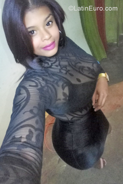 Date this beautiful Dominican Republic girl Oscateren from Santiago DO34675