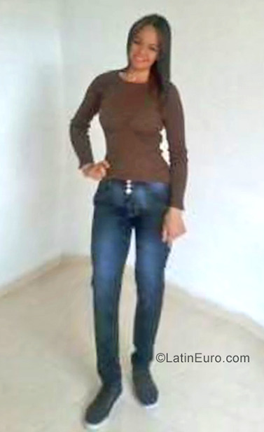 Date this voluptuous Colombia girl Alejandra from Bogota CO25302