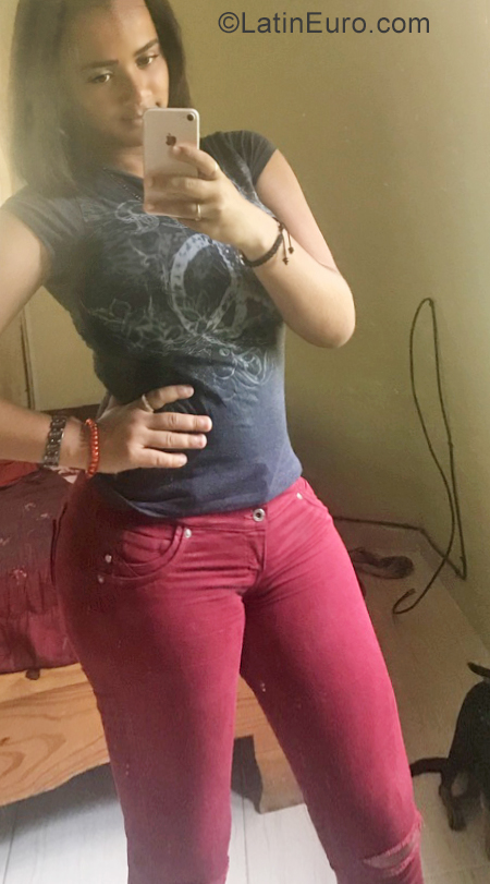 Date this attractive Dominican Republic girl Anyelie from Santo Domingo DO34681