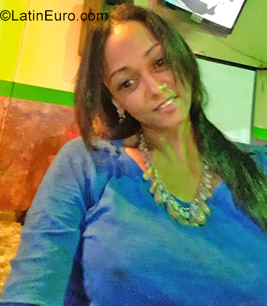 Date this sensual Dominican Republic girl Valencia from Santo Domingo DO34703