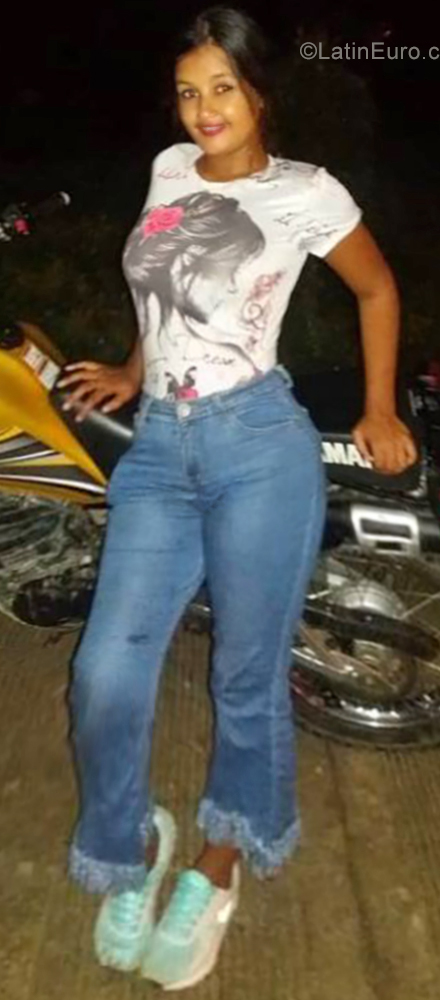 Date this charming Colombia girl Kamila from Apartado CO25332