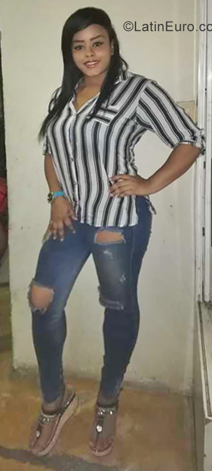 Date this nice looking Colombia girl Greicy Yannix Z from Cali CO25363