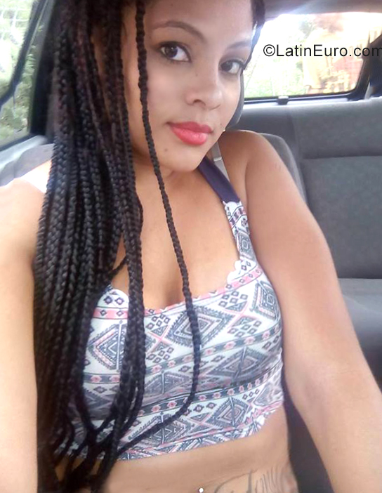 Date this young Colombia girl Juliet from Medellin CO25378